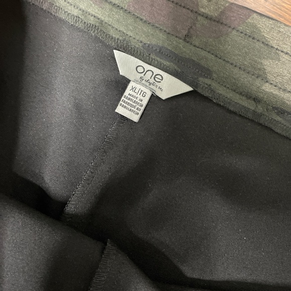 NWT XL Women’s Green Camo Skinny Leggings with Pockets 💚🖤 - Picture 6 of 9